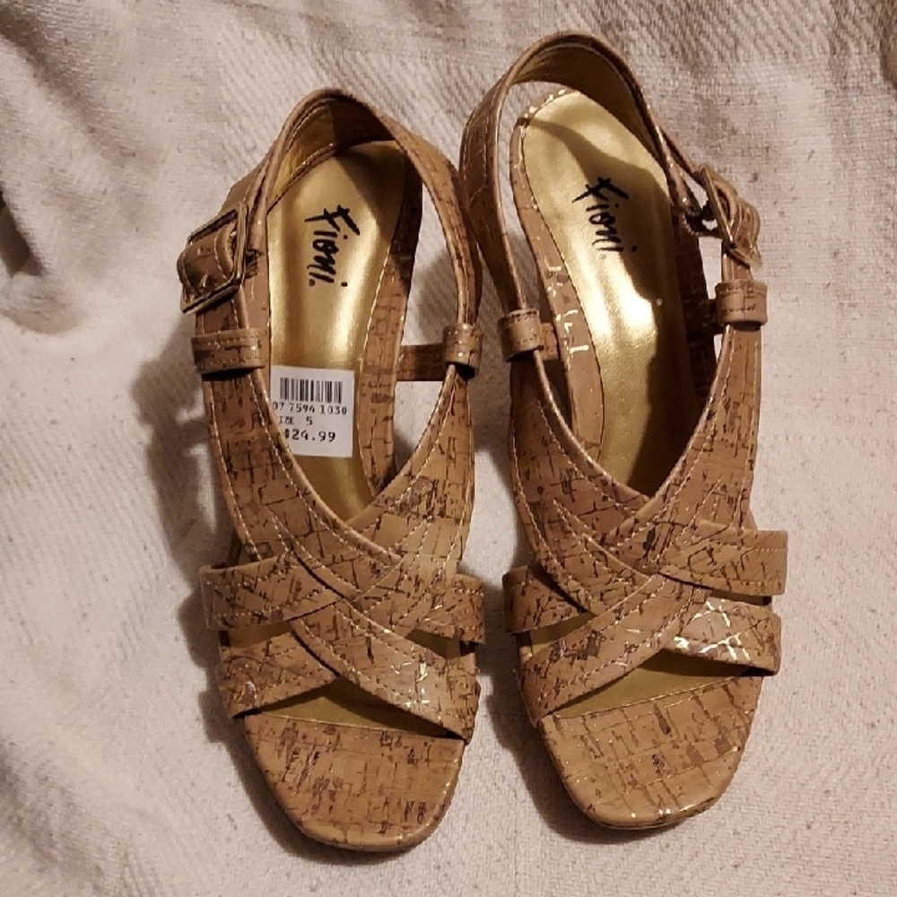 FIONI Clothing Women's Tan Sandals